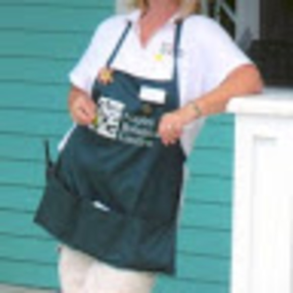 Meet your Posher, Karin - Picture 2 of 2